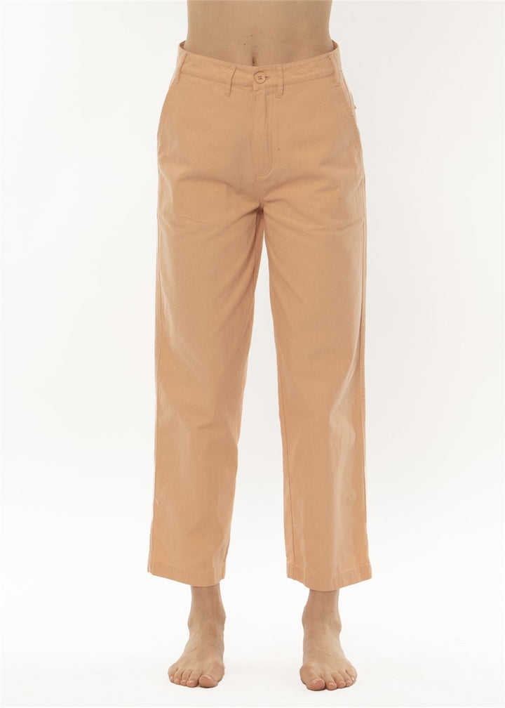 Front view of Sisstrevolution Riviera Woven Pant in Apricot Crush.