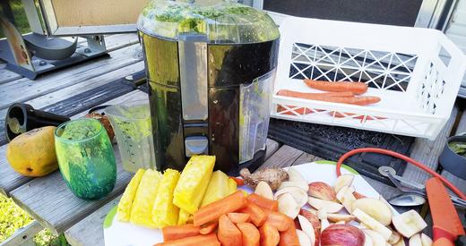 JUICING WITH JAZMINE DEAN
