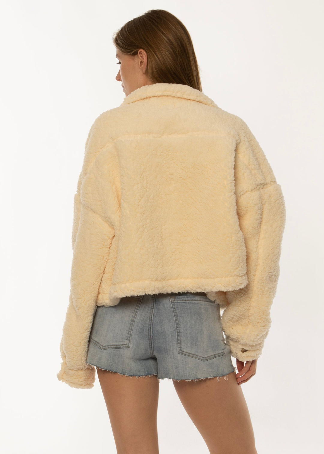 Back view of Sisstrevolution Bungalow Sherpa Jacket, soft and warm fabric.