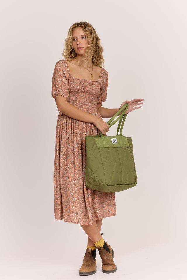 Sisstrevolution Roam Free Quilted Tote - sisstrevolution.co.uk