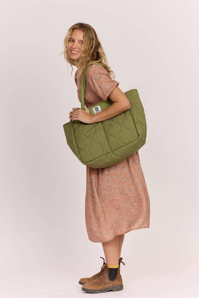 Sisstrevolution Roam Free Quilted Tote - sisstrevolution.co.uk